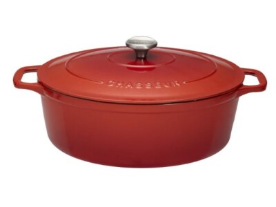 Chasseur Oval Casserole in Cast Iron Chilli Red 29cm